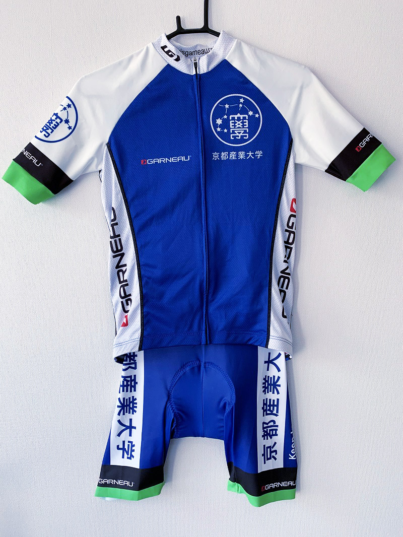 京都産業大学体育会自転車競技部の皆さんに着ていただいているウェアを